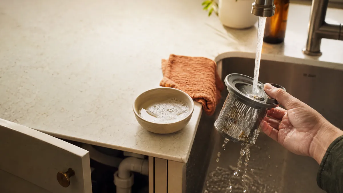 Débouchage lave-vaisselle : comment vider l'eau stagnante ?